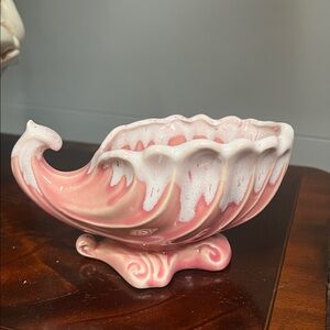 Mid-century modern vintage  Pink and White Ceramic Shell Dish! Beautiful piece!